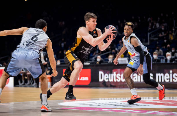 新热身赛中 新热身赛中